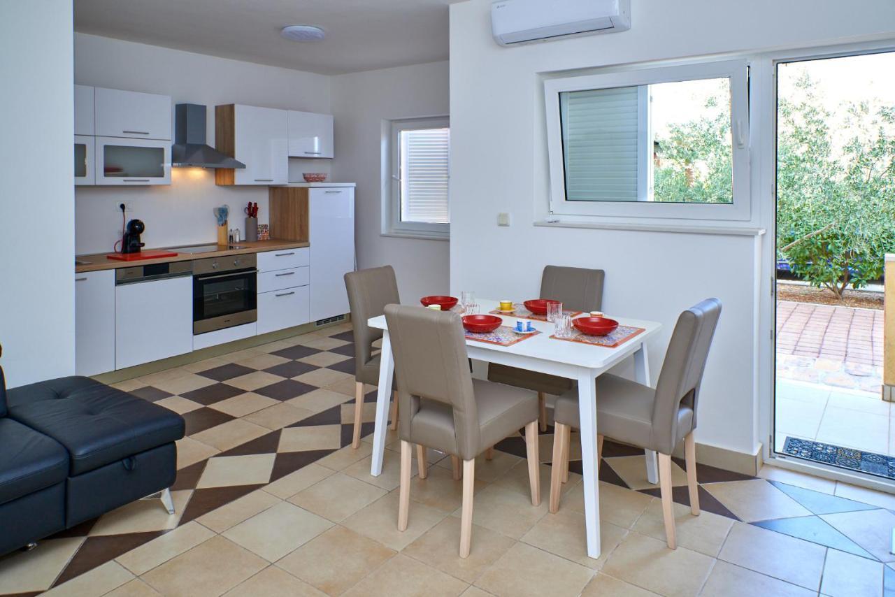 Cittanova Boutique Apartment Con Piscina Novigrad  Exterior photo